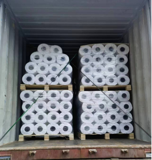 غشاء HDPE ذاتي اللصق بعرض 2.4 متر جاهز للإرسال.